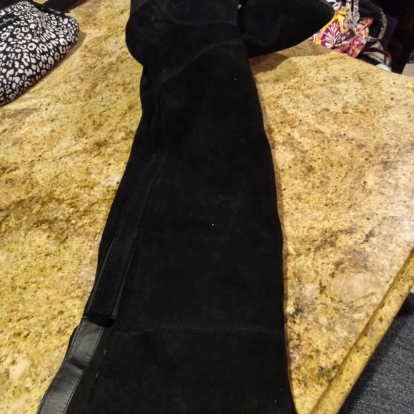 Boots - Picture 3 of 9